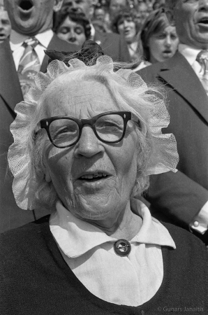 Dziesmu svētku simtgade : XVI Dziesmu svētki. Dalībniece