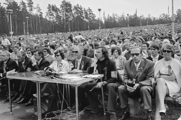 Dziesmu svētku simtgade : XVI Dziesmu svētki. Mežaparks