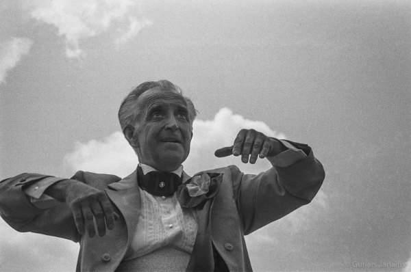 Dziesmu svētku simtgade : XVI Dziesmu svētki. Haralds Mednis