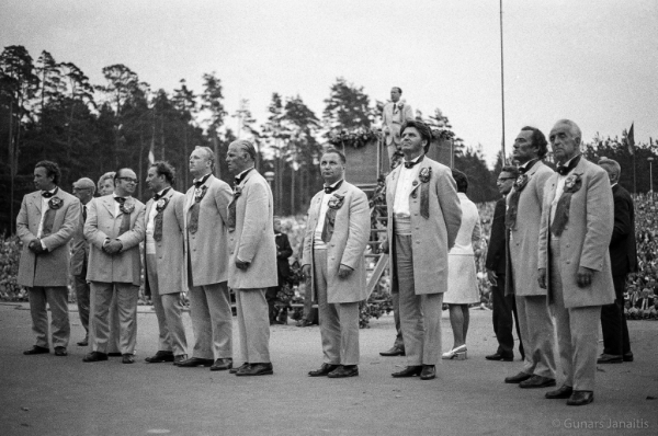 Dziesmu svētku simtgade : XVI Dziesmu svētku virsdiriģenti