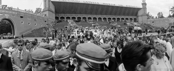 Dziesmu svētku simtgade : XVI Dziesmu svētki. Mežaparks