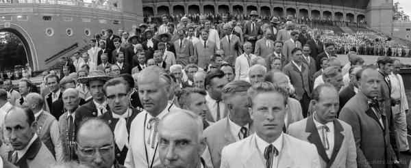 Dziesmu svētku simtgade : XVI Dziesmu svētki. Dalībnieki Mežaparka estrādē