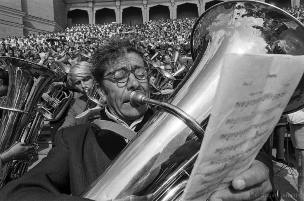 Dziesmu svētku simtgade : XVI Dziesmu svētki. Dalībnieki Mežaparka estrādē