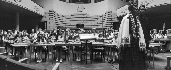 Dziesmu svētku simtgade : XVI Dziesmu svētki. Koklētājas LU Lielajā aulā