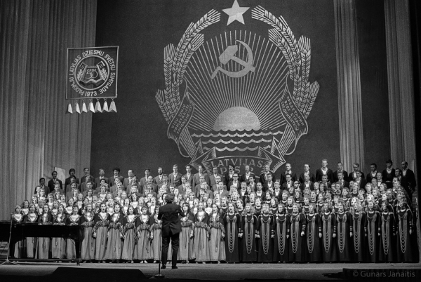 Dziesmu svētku simtgade : XVI Dziesmu svētki. Latvijas Nacionālā opera