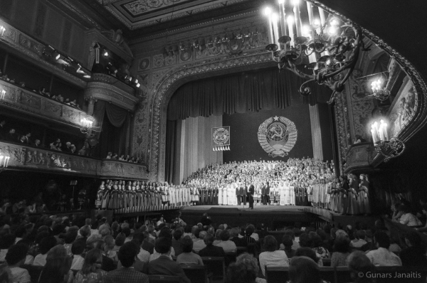 Dziesmu svētku simtgade : XVI Dziesmu svētki. Latvijas Nacionālā opera