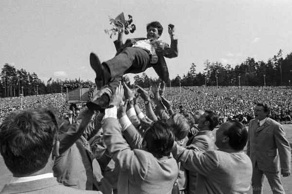 Dziesmu svētku simtgade : XVI Dziesmu svētki. Dalībnieki un Mārtiņš Brauns