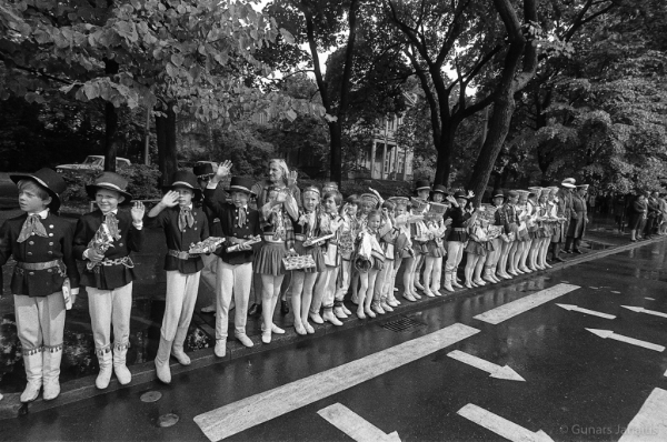 Dziesmu svētku simtgade : XVI Dziesmu svētki. Gājiens