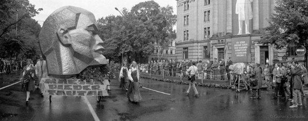 Dziesmu svētku simtgade : XVI Dziesmu svētki. Gājiens