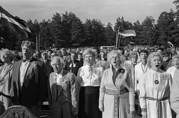 Jānis Dūmiņš, Haralds Mednis, Ausma Derkēvica un Terēzija Broka. 1940.gada Latgales Dziesmu svētku 50 gadu atcere