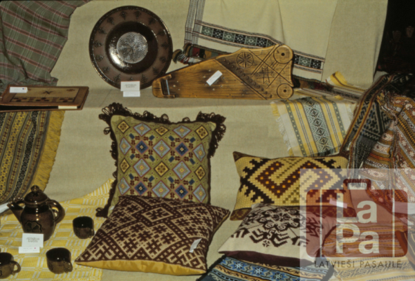 Izstrādājumi daiļamatniecības izstādē Four Seasons Sheraton viesnīcā