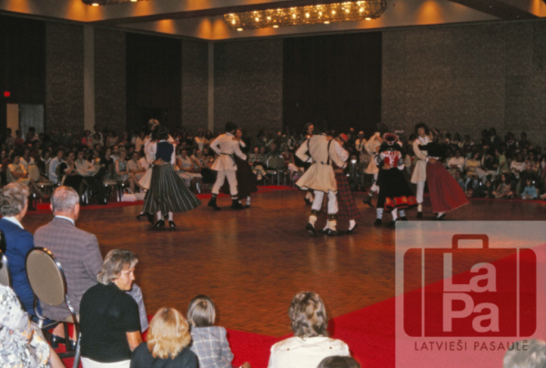 Tautas deju sacensības Dziesmu svētkos Toronto, Kanādā