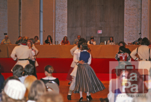 Tautas deju sacensības dziesmu svētkos Toronto