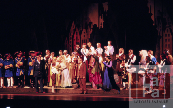 Raiņa lugas "Rīgas ragana" iestudējums Dziesmu svētkos Toronto