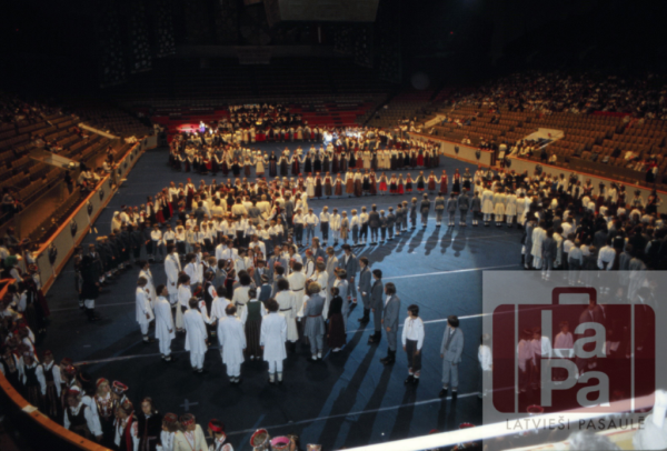 Tautas deju lieluzvedums 6. Latviešu dziesmu svētkos un Latviešu dienās Kanādā