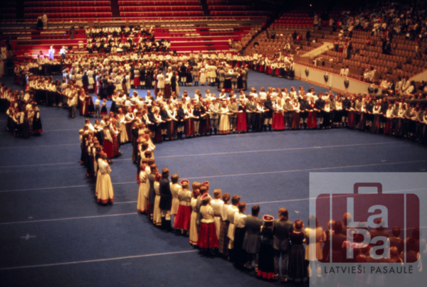 Tautas deju lieluzvedums 6. Latviešu dziesmu svētkos un Latviešu dienās Kanādā