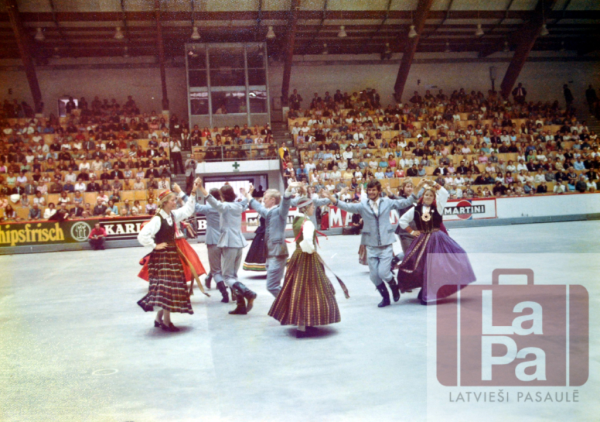 Toronto Daugavas Vanagu tautas deju kopa "Daugaviņa" 3. Eiropas latviešu dziesmu svētkos Ķelnē