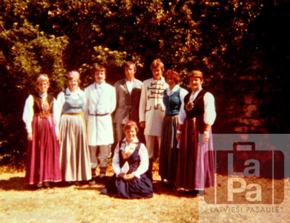 Tautas deju kopa "Vainadziņš" Pasaules brīvo latviešu Dziesmu dienās Gotlandē