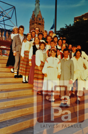 Deju kopa "Vainadziņš" Dziesmu svētkos Milvokos, ASV