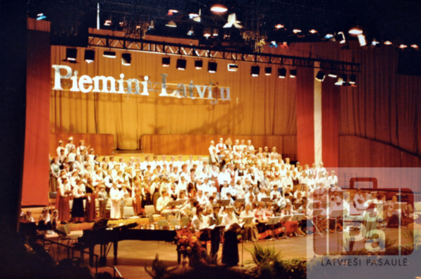 Pasaules brīvo latviešu Dziesmu dienu atklāšanas akts Minsterē