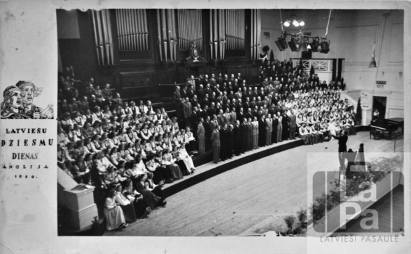 Vīru koris dzied Anglijas latviešu Dziesmu dienās 1950. gadā