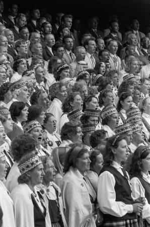 Dziesmu svētku simtgade : XVI Dziesmu svētku ieskaņa Dikļos