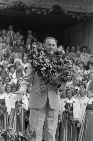 Dziesmu svētku simtgade : XVI Dziesmu svētku ieskaņa Dikļos. Leonīds Vīgners