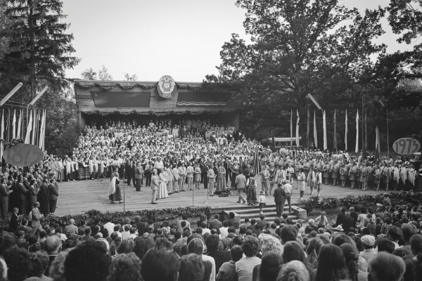 Dziesmu svētku simtgade : XVI Dziesmu svētku ieskaņa Dikļos