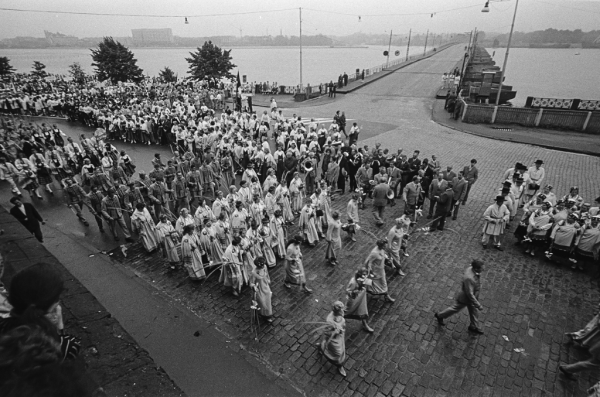 XV Vispārējie latviešu dziesmu un deju svētki. Gājiens