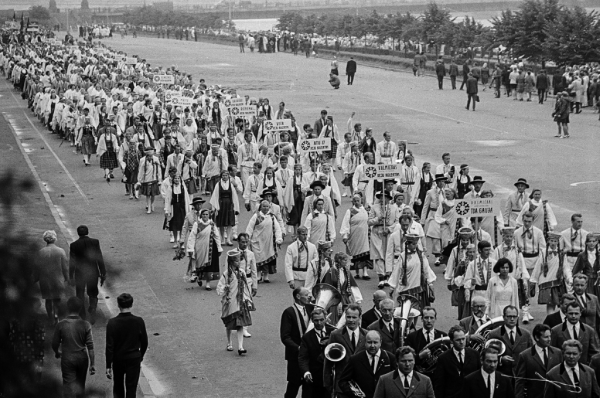 XV Vispārējie latviešu dziesmu un deju svētki. Gājiens