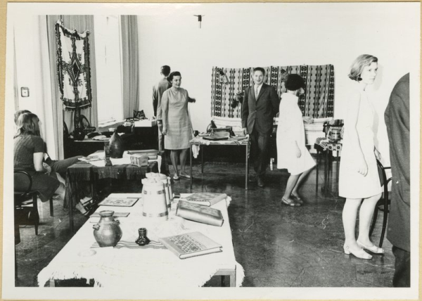 II Eiropas latviešu Dziesmu svētki. Izstādes un stendi