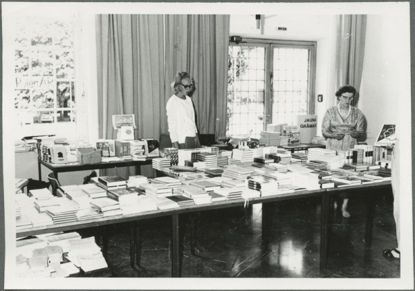 II Eiropas latviešu Dziesmu svētki. Izstādes un stendi