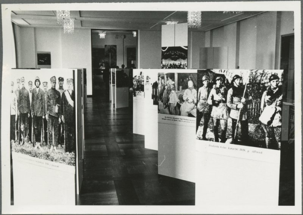 II Eiropas latviešu Dziesmu svētki. Izstādes un stendi