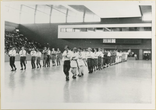 II Eiropas latviešu Dziesmu svētki. Tautisko deju parāde