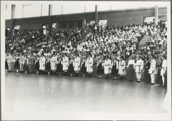II Eiropas latviešu Dziesmu svētki. Tautisko deju parāde