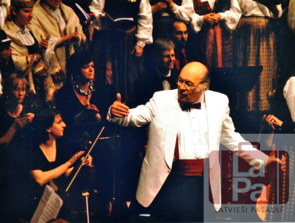 Diriģents Arvīds Purvs 13. latviešu Dziesmu svētkos Hamiltonā