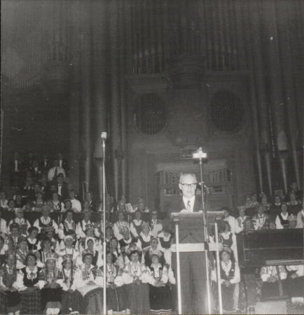 IV Eiropas latviešu Dziesmu svētku atklāšana. Dziesmu svētku rīcības komitejas vicepriekšsēdis Jānis Andrups