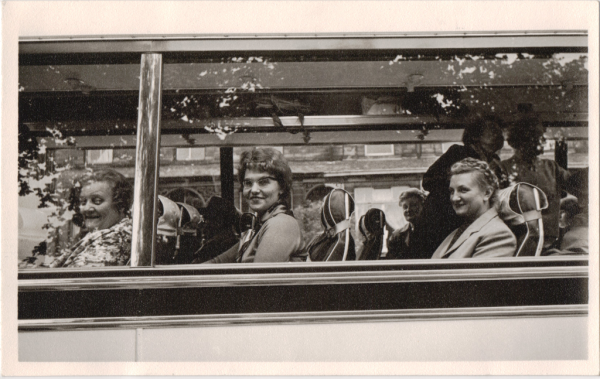 Pirms izbraukšanas uz I Eiropas latviešu Dziesmu svētkiem Hamburgā