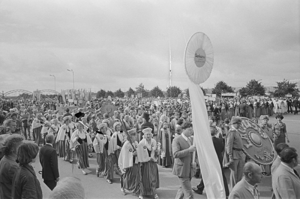 XVII Vispārējie latviešu dziesmu un deju svētki. Gājiens