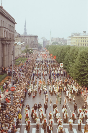 XIX Vispārējie latviešu dziesmu un deju svētki. Gājiens