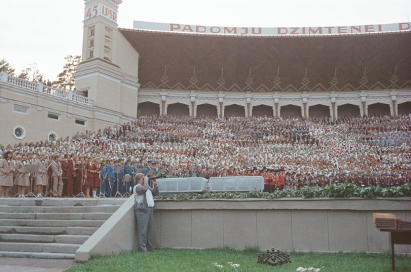 XIX Vispārējie latviešu dziesmu un deju svētki. Estrāde