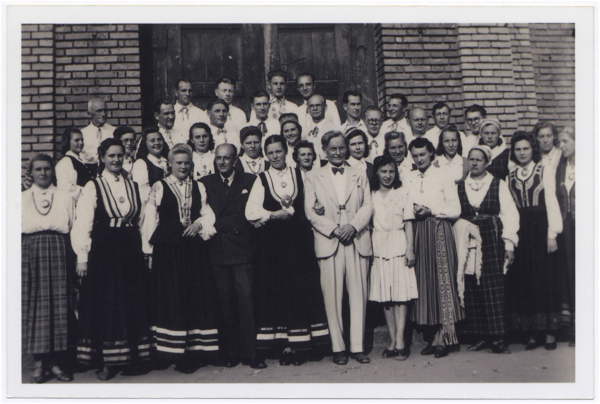 Ā. Ābeles koris 27.06.1947. gadā Heisbrukas nometnē : [fotogrāfija]