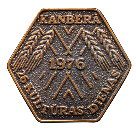 Austrālijas latviešu 26.kultūras dienām Kanberā 1976.gadā gatavota piespraude