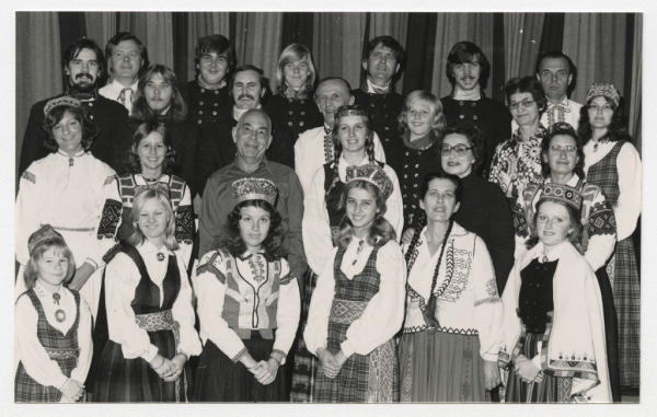 Tautas deju kopa "Senatne"