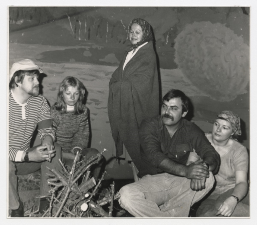 Skats no izrādes. Rihards Rīdznieks. "Spoguļa sienas"