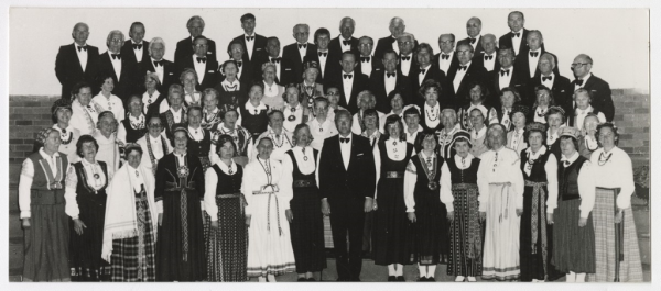 Sidnejas Latviešu jauktais koris. 1.r. vidū diriģ. Haralds Rutups