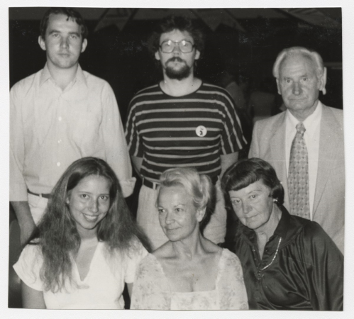 Rakstnieku pēcpusdienas dalībnieki. No kr. 1.r.: Sarma Muižniece, Māra Kalmane, Daina Šķēle; 2.r. Juris Rozītis, Imants Kīns, Kārlis Rīduzis