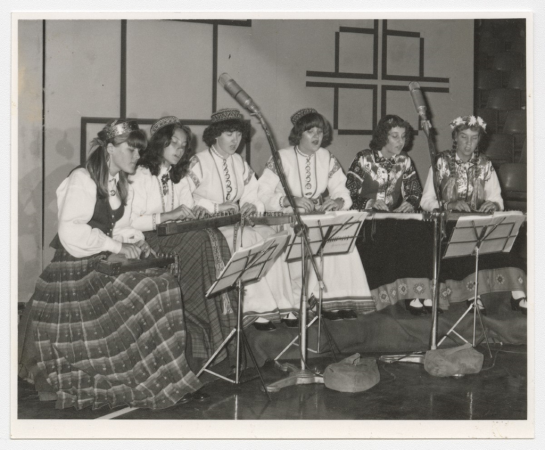 Koklētāju ansamblis "Ausma"