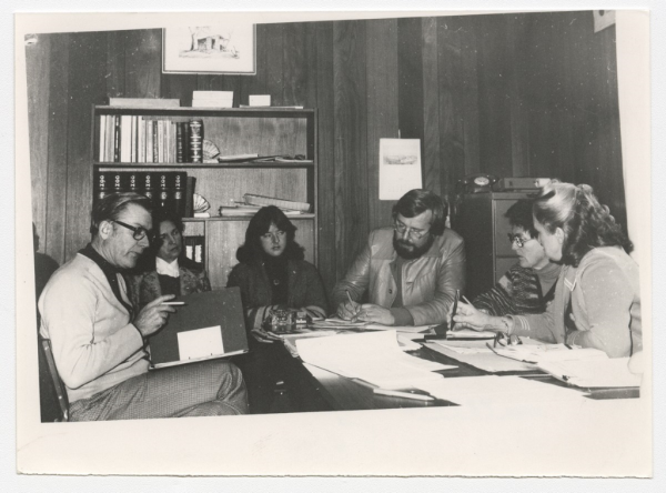 Tēlotājas mākslas izstādes komisija, 1. no labās Margarita Biezaite