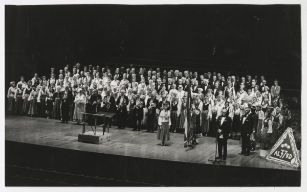 Karoga nodošanas ceremonija nākamo KD vadītājam Andrim Francim